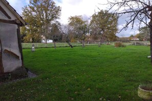 Property grounds - Character vacation home with garden (Devay)