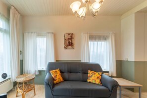 Smart TV - Attractive holiday home in Spier with garden (Spier)