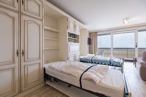 4 bedrooms, free WiFi - Charming apartment with sea view (Middelkerke)