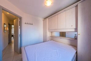 4 bedrooms, iron/ironing board, free WiFi - Apartment with 2 bedrooms and sea view (Middelkerke)