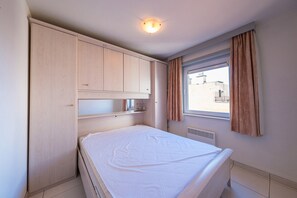 4 bedrooms, iron/ironing board, free WiFi - Apartment with 2 bedrooms and sea view (Middelkerke)