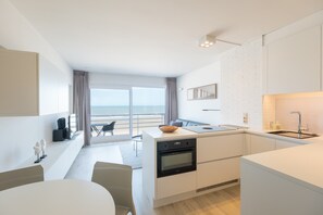 Fridge, oven, dishwasher, coffee/tea maker