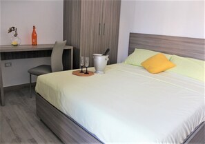 1 bedroom, bed sheets