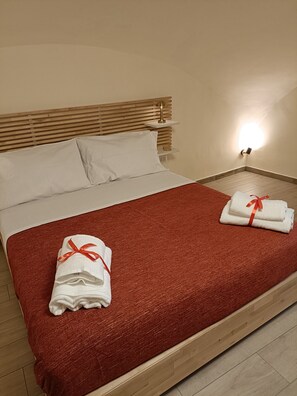 1 bedroom, WiFi, bed sheets - Naples historic center cozy little house centrally located equipped with every comfort (Napoli)