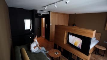 舒適開放式套房 | 房內夾萬、書桌、手提電腦工作空間、隔音