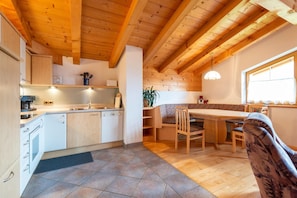 Fridge, stovetop, dishwasher - Chalet in Gattererberg near Ski Slopes (Stummerberg)