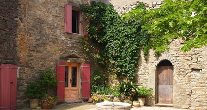 Beautiful air-con villa with private pool
In the canal-side village of Homps