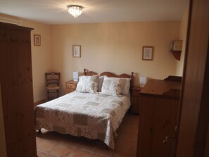 4 bedrooms, iron/ironing board, free WiFi, bed sheets - Beautiful air-con villa with private pool
In the canal-side village of Homps
 (Homps)