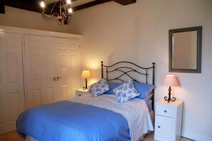 2 chambres, fer et planche à repasser, draps fournis