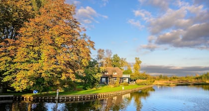 Aufenthalt am Kanal, Giethoorn