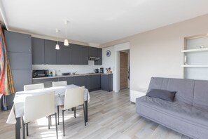 Interior - Studio on the 5th floor with a beautiful view (Middelkerke)