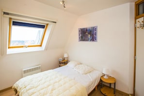 2 bedrooms, iron/ironing board, free WiFi - Duplex apartment near the center (Middelkerke)