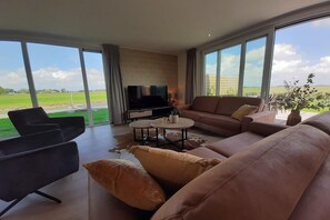 Smart TV - Villa in Friesland with Boat Rental (Leons)