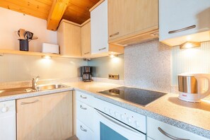 Kühlschrank, Herdplatte, Geschirrspüler