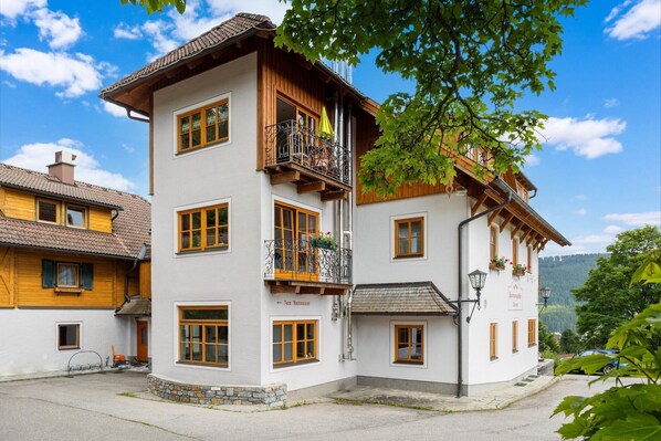 Exterior - Apartment in Mariapfarr near Ski Slopes (Mariapfarr)
