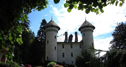 Wohnung im Schloss Serrières bei Alpen