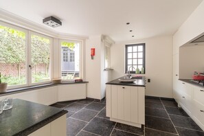 Fridge, stovetop, dishwasher, coffee/tea maker