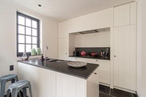 Kühlschrank, Herdplatte, Geschirrspüler