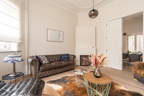 Smart TV, fireplace, table tennis