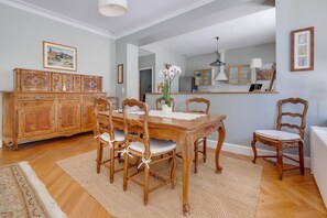 تناول الطعام