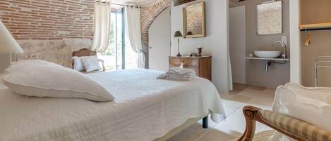 4 chambres, fer et planche à repasser, Wi-Fi gratuit
