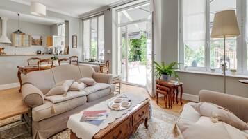 Télévision, table de tennis de table