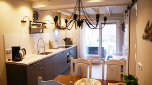 Kaffetrakter/tekoker, kjøleskap, mikrobølgeovn og ovn