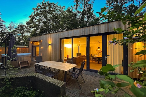 Vakantiehuis in Zelhem met Hottub & Bos