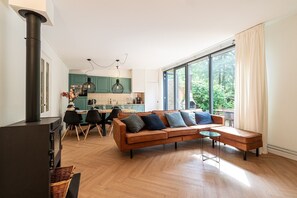 Living area - Holiday Home in Zelhem with Hot Tub & Forest (Zelhem)