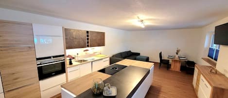 Fridge, oven, stovetop, coffee/tea maker