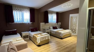Deluxe-Vierbettzimmer | Hochwertige Bettwaren, Minibar (mit einigen kostenlosen Artikeln)