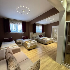 1 bedroom, premium bedding, free minibar items, desk