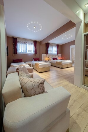 1 bedroom, premium bedding, free minibar items, desk