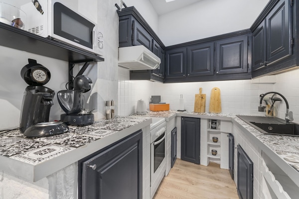 Frigorífic, microones, forn i placa de cuina