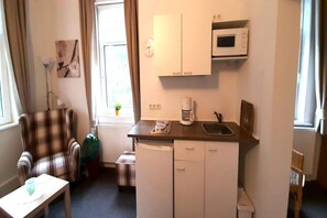Fridge, stovetop, coffee/tea maker, electric kettle