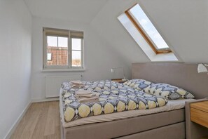 5 habitaciones, tabla de planchar con plancha y cuna de viaje