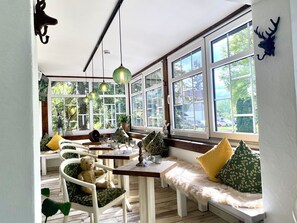 Desayuno buffet (EUR 20 por persona)