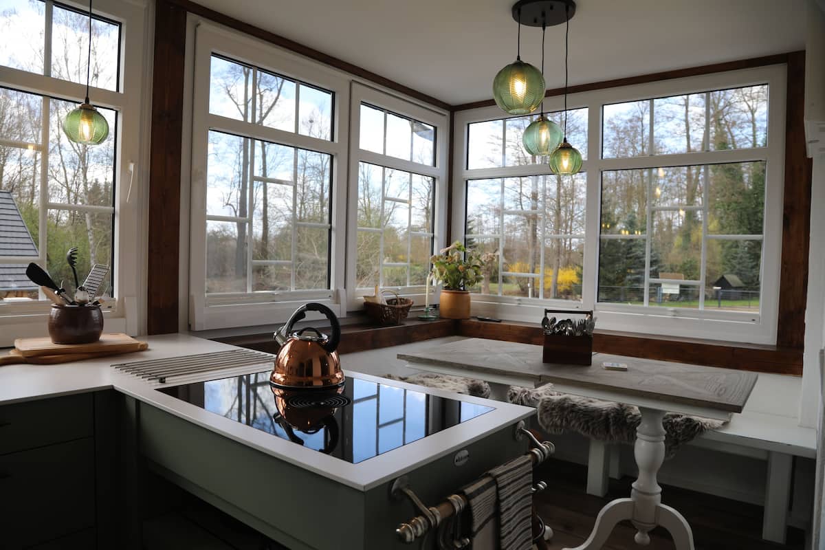 Veranda | Private kitchen | Full-sized fridge, oven, stovetop, dishwasher