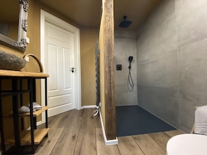 Zur Scheune | Baño | Regadera, regadera tipo lluvia, secadora de cabello