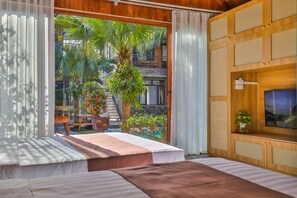 Family Quadruple Room | Premium bedding, desk, soundproofing, iron/ironing board - Tam Coc Serenity Hotel & Bungalow (Hoa Lu)