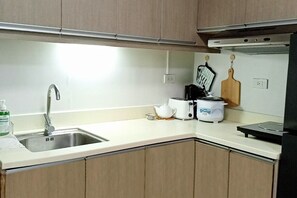 Kühlschrank, Mikrowelle, Wasserkocher, Toaster