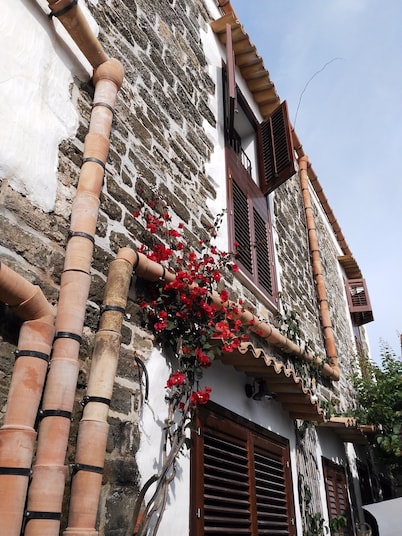 DELIGHTFUL  APARTMENT WITH GARDEN IN ANCIENT BAGLIO A FEW STEPS FROM THE SQUARE