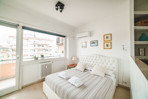 1 slaapkamer, een strijkplank/strijkijzer, gratis wifi, beddengoed