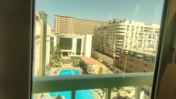Suíte família, 2 quartos, vista para a piscina | Vista do quarto