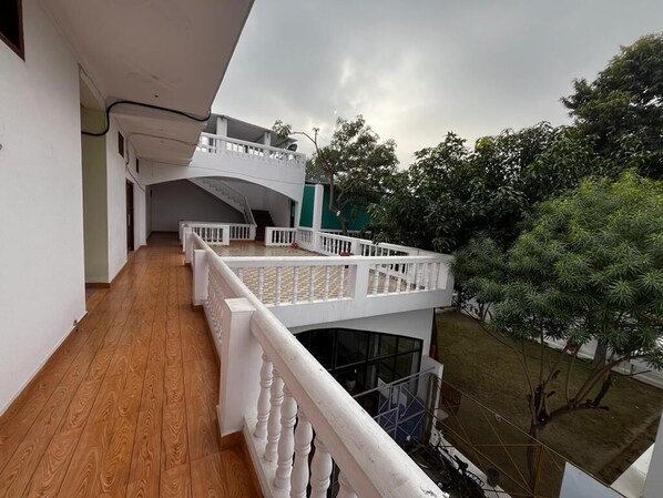 ลานระเบียง/นอกชาน