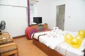 Standard Room | 1 bedroom, desk, soundproofing, free WiFi - Phuong Dong Hotel Cau Giay -by BayLuxury (Hanoi)