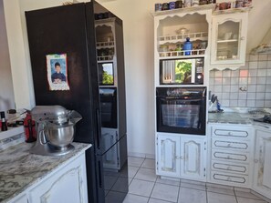 Microwave, oven, stovetop - Maison du Pêcheur (Terre-de-Haut)