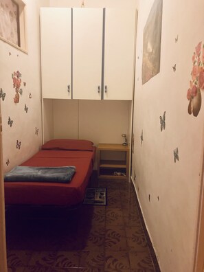 1 bedroom, iron/ironing board, free WiFi, bed sheets - Delightful little room Near Colosseum!!! (Roma)