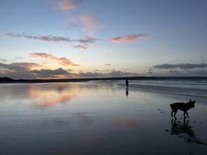 Beach - Spacious Ty Adeiladwr Cwch, with stunning mountain views near Red Wharf Bay (Llanddona)