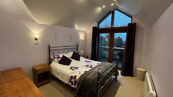 4 Schlafzimmer, BĂŒgeleisen/BĂŒgelbrett, WLAN, BettwĂ€sche